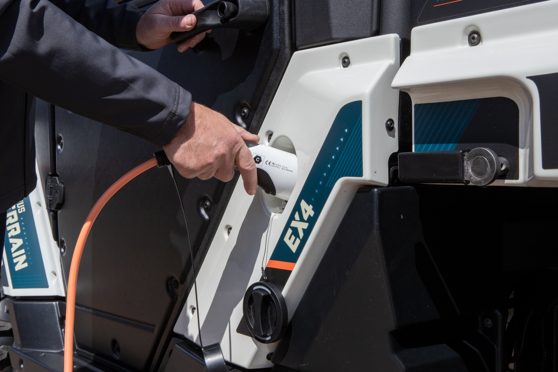 CORVUS OFF-ROAD VEHICLES PRESENTA IL NUOVO TERRAIN EX4, UN UTV 100% ELETTRICO